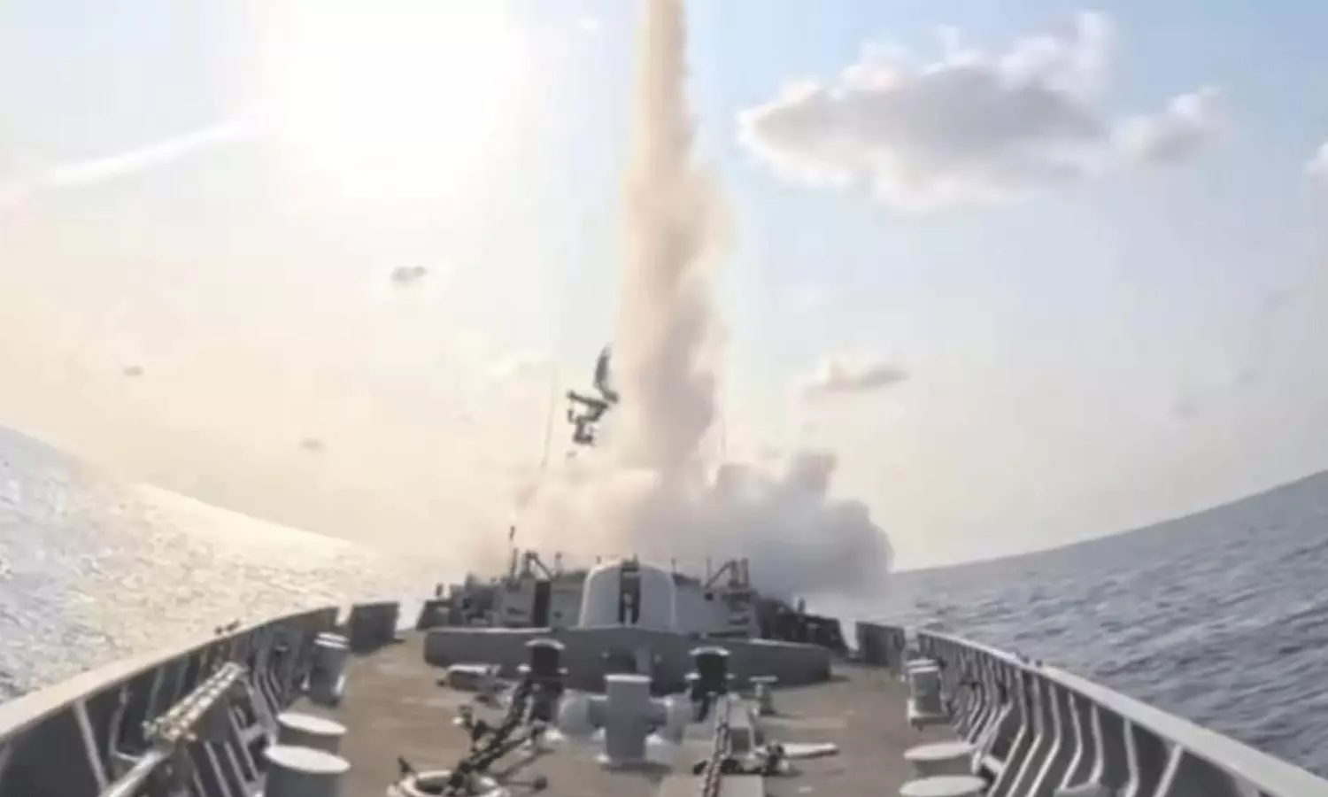 ఇది కేవలం శాంపిల్ మాత్రమే.. భారత క్షిపణి పరీక్షతో పాక్కు హెచ్చరిక జారీ! ఇది కేవలం శాంపిల్ మాత్రమే.. భారత క్షిపణి పరీక్షతో పాక్కు హెచ్చరిక జారీ!