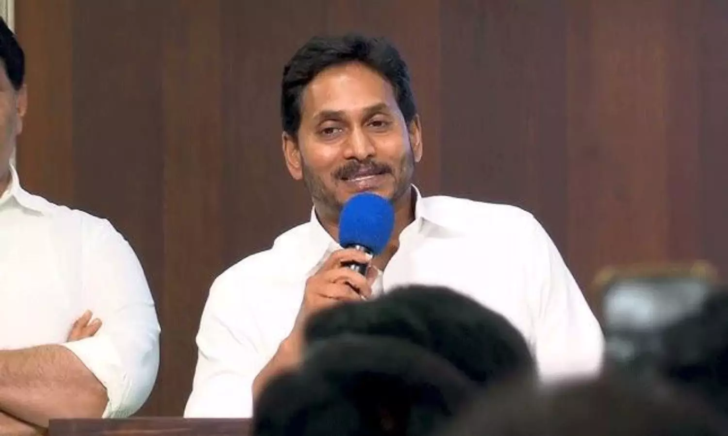 రూపాయికి ఇడ్లీయే రాదు.. ‘ఉర్సా’ భూ కేటాయింపులపై మాజీ సీఎం జగన్ ధ్వజం రూపాయికి ఇడ్లీయే రాదు.. ‘ఉర్సా’ భూ కేటాయింపులపై మాజీ సీఎం జగన్ ధ్వజం