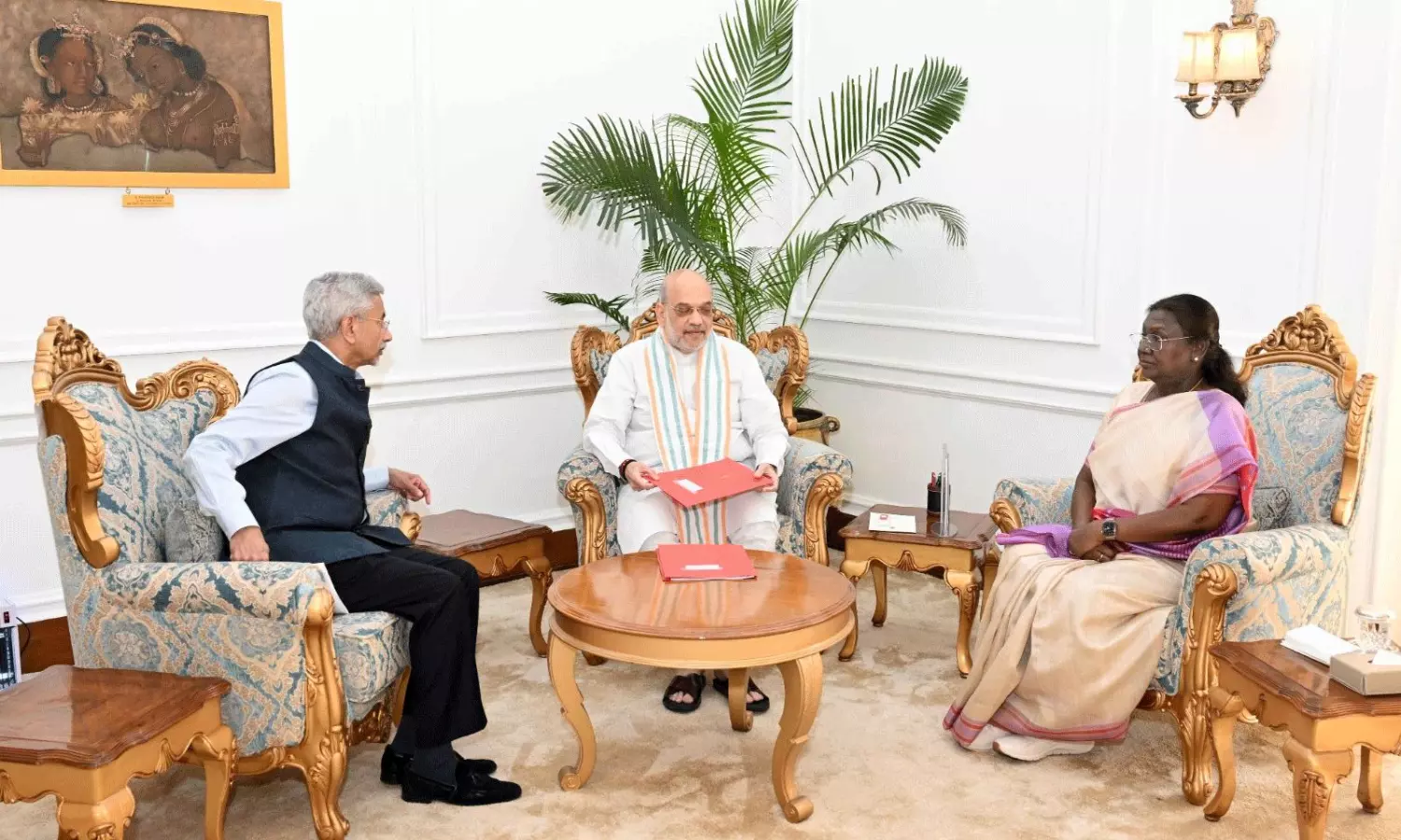 రాష్ట్రపతితో అమిత్  షా, జై శంకర్  కీలక భేటీ.. చైనాతో 30 నిమిషాలు!