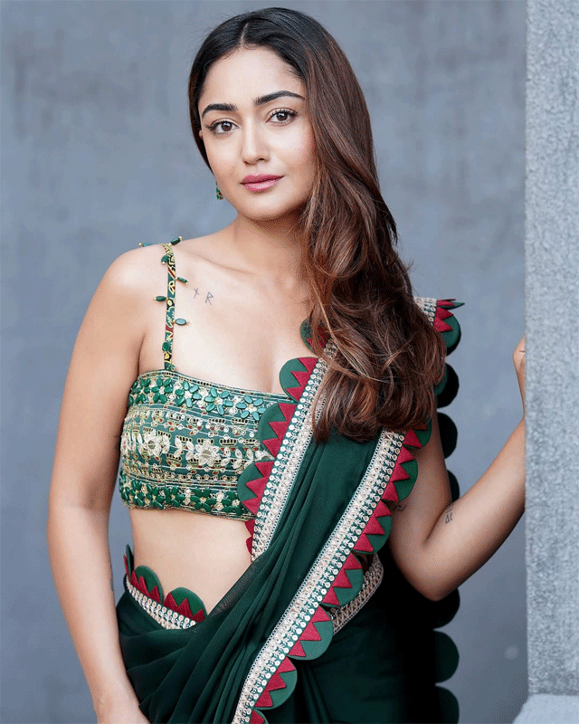 Tridha Choudhury brings elegance in emerald Tridha Choudhury brings elegance in emerald