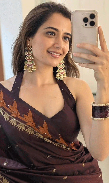 Ashika Ranganath Slays the Saree Look with Stunning Simplicity