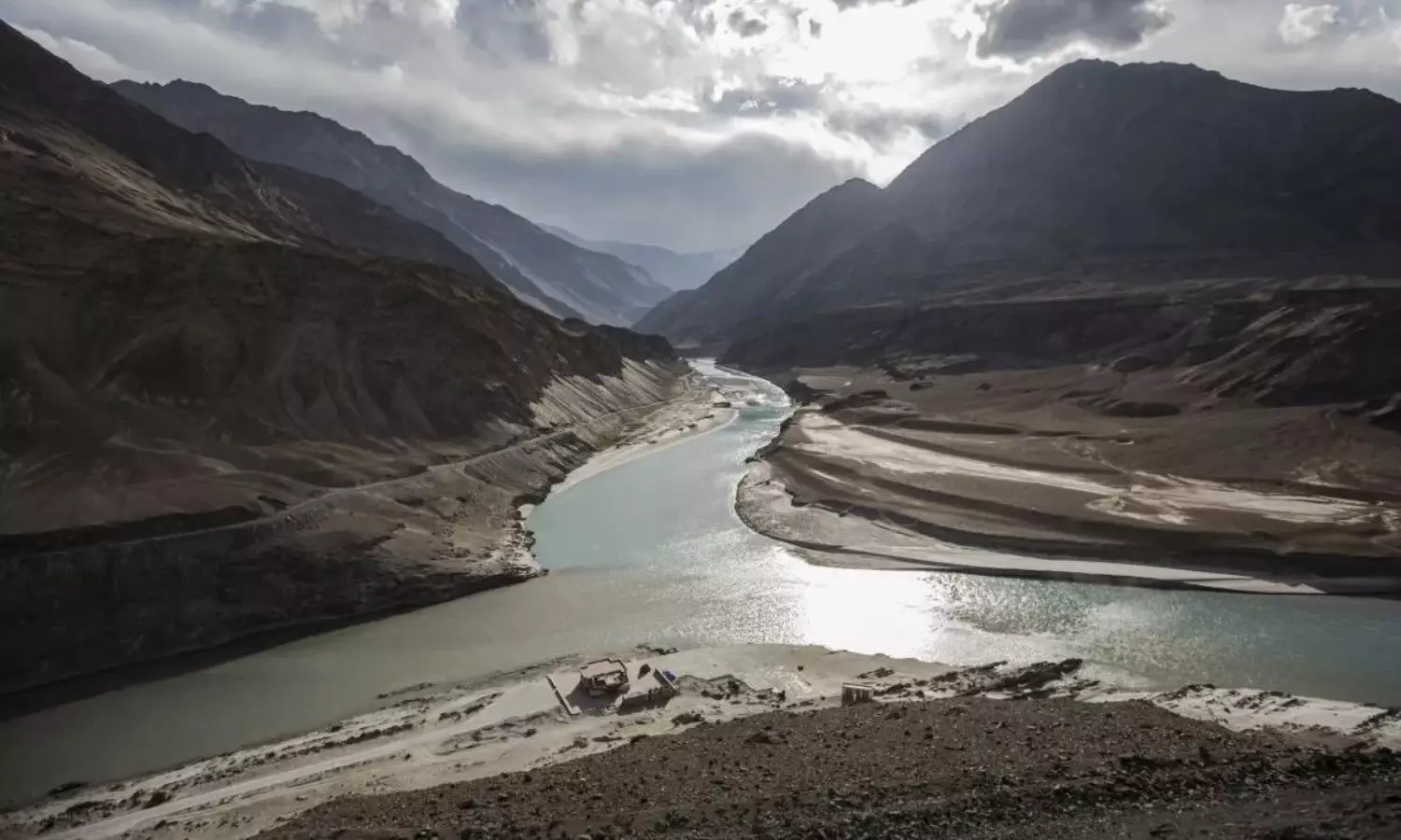 సింధు నదుల నీటిని ఆపడానికి భారత్కు ఎంత సమయం పడుతుంది? సింధు నదుల నీటిని ఆపడానికి భారత్కు ఎంత సమయం పడుతుంది?