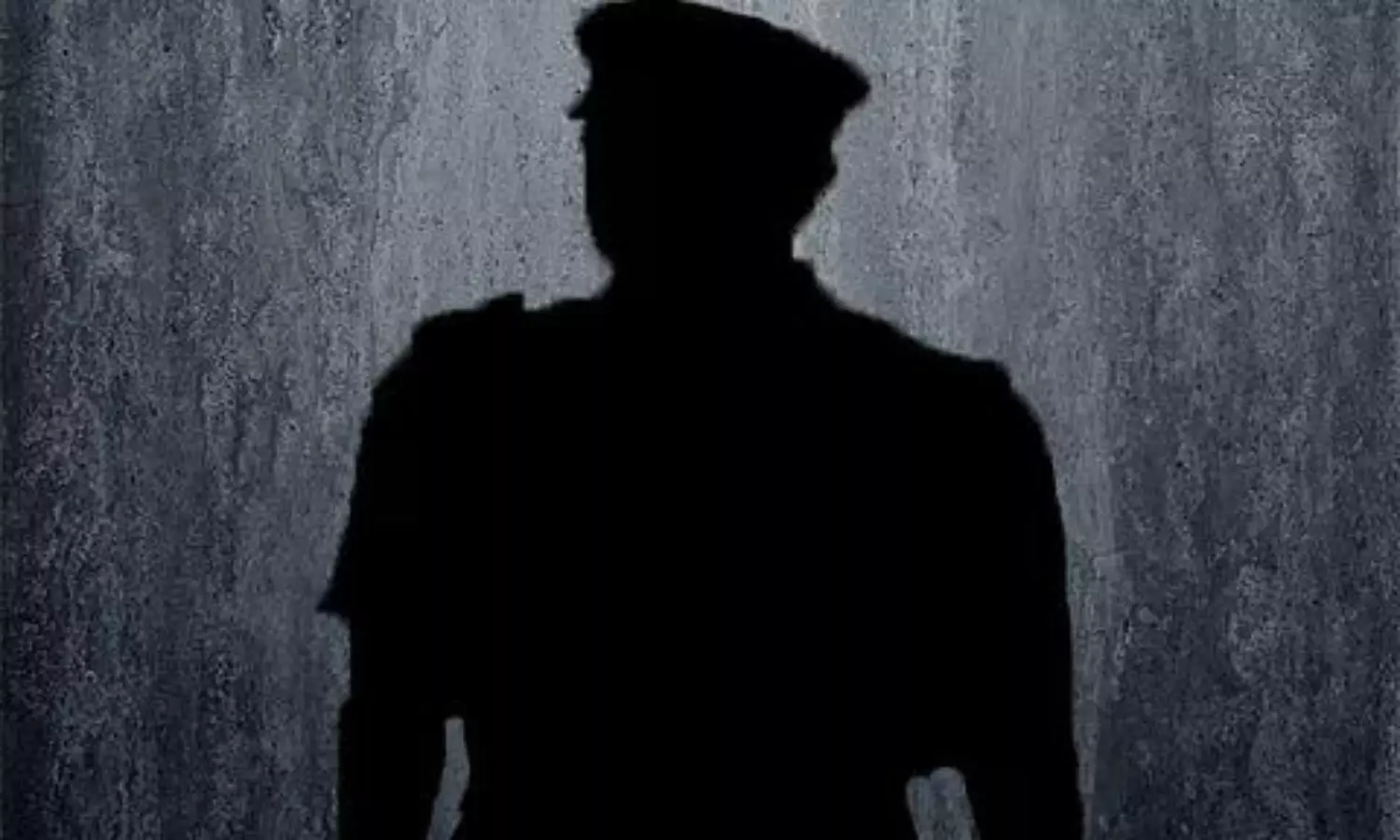 అరెస్టులు.. జైళ్లు.. రాజ‌కీయ కౌగిలిలో ఉన్న‌తాధికారులు..!