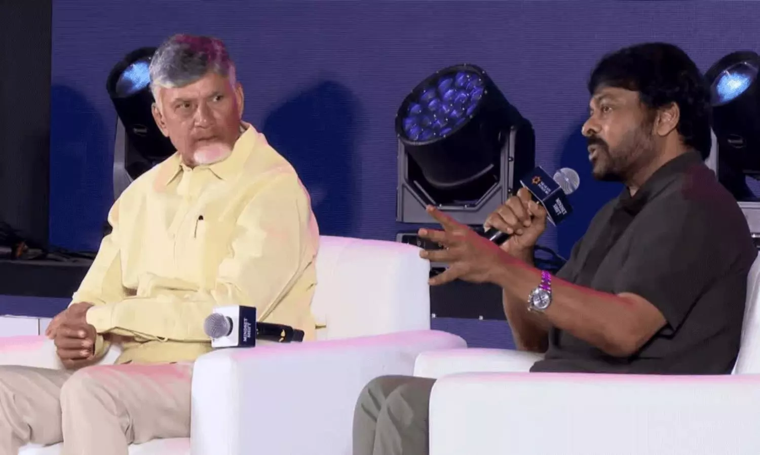 మెగా పొగడ్తలతో బాబు ఉక్కిరి బిక్కిరి