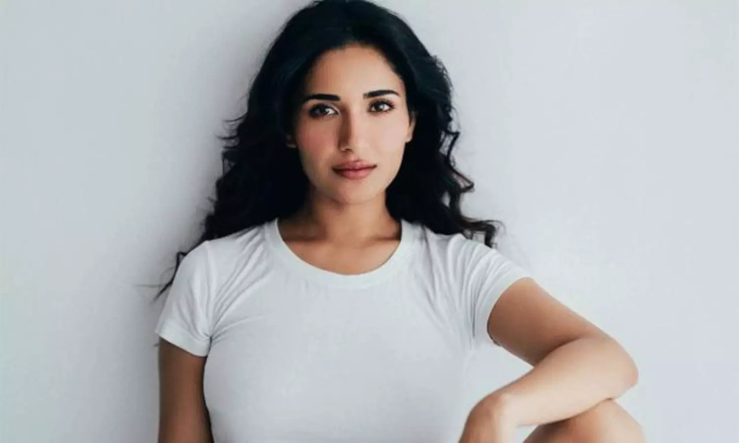 రుహానీ శర్మ.. క్యూట్ లుక్కులోనే హీటెక్కించేసిందిగా..