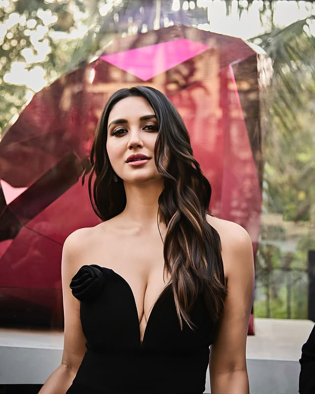 Nikita Dutta’s Elegance in Black for Red Sun Vibes Nikita Dutta’s Elegance in Black for Red Sun Vibes