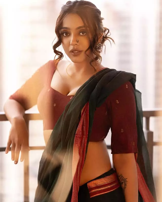 Deviyani Sharmas Saree Style Redefines Effortless Beauty Deviyani Sharmas Saree Style Redefines Effortless Beauty