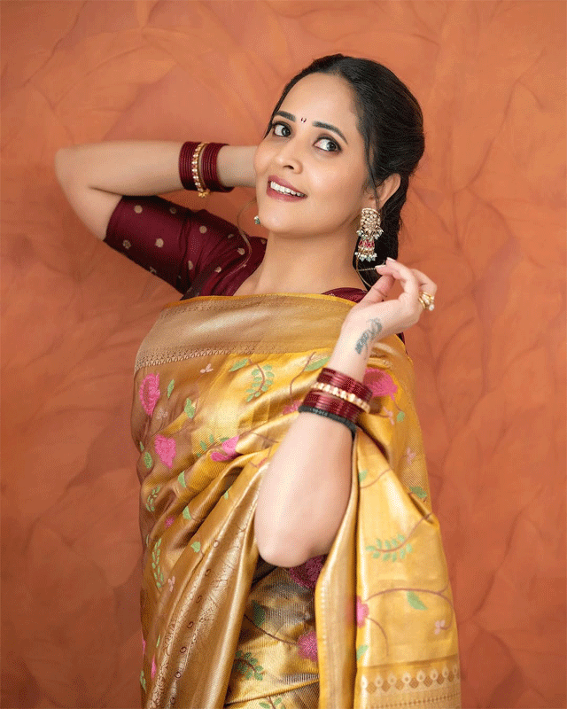 Anasuya looks adorable in saree Anasuya looks adorable in saree