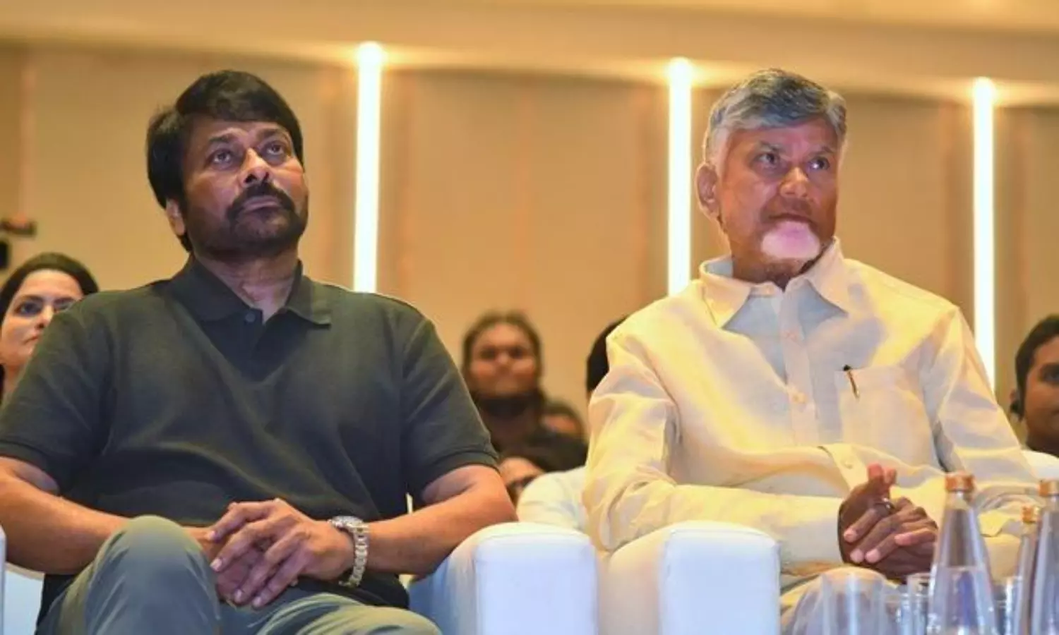 చిరంజీవిపై నెటిజన్ల ట్రోలింగ్ వెనుక కారణమేంటి? చిరంజీవిపై నెటిజన్ల ట్రోలింగ్ వెనుక కారణమేంటి?