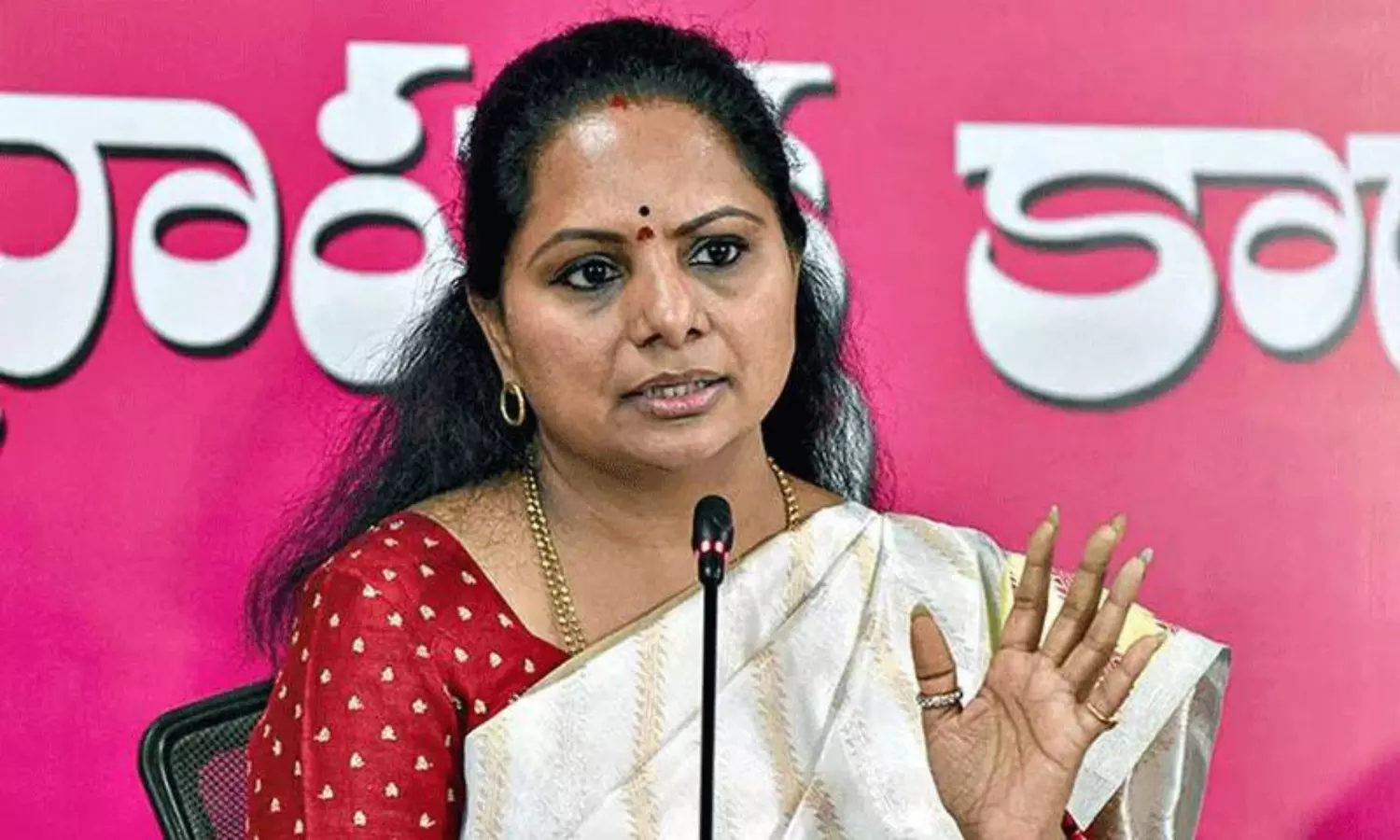 బీఆర్ఎస్ నేతలు ఎంత తిట్టినా.. కాంగ్రెస్ నేతల మౌనమెందుకు?