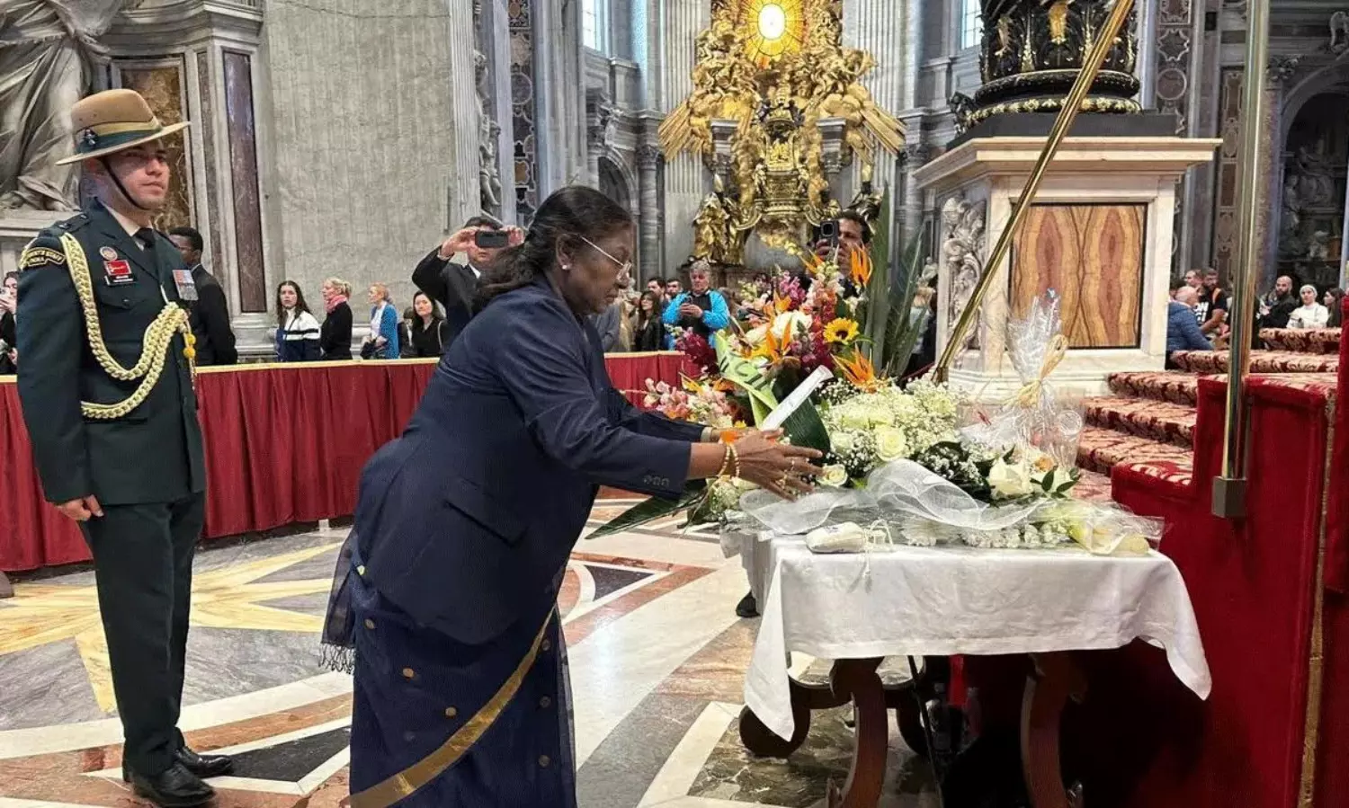 Droupadi Murmu Pays Tribute to Pope Francis