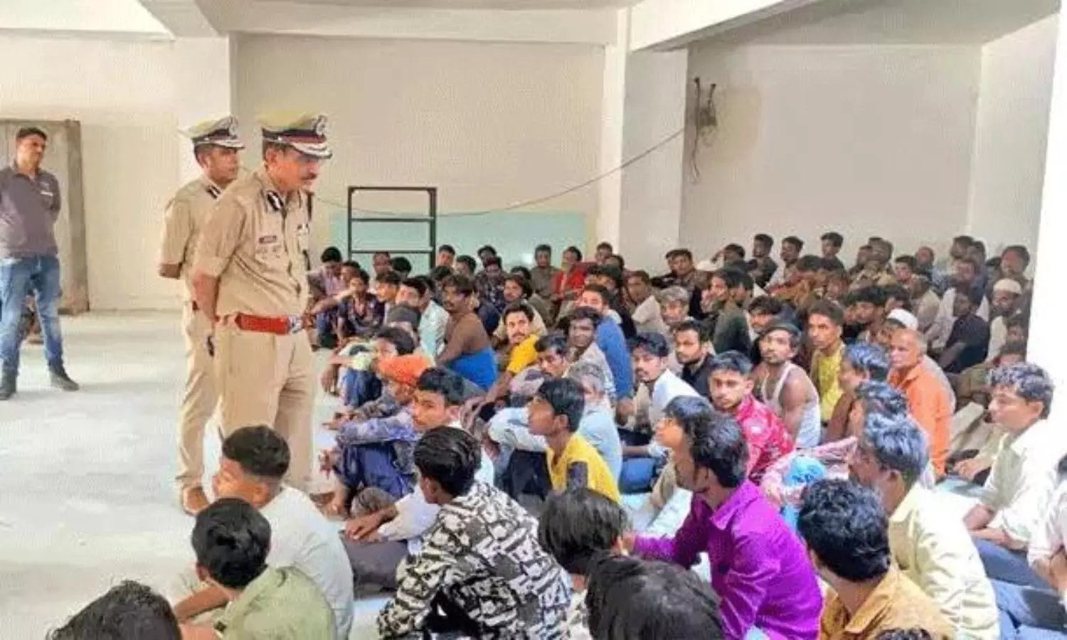 పహల్గాం ఎఫెక్ట్: గుజరాత్‌లో మెగా ఆపరేషన్.. వెయ్యి మందికి పైగా అక్రమ వలసదారులు అరెస్ట్!