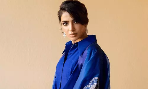 గ్లామర్ క్వీన్ లా సామ్ మెరుపులు