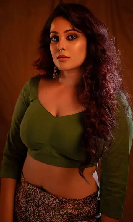 Chandini Tamilarasan looks graceful in new photos
