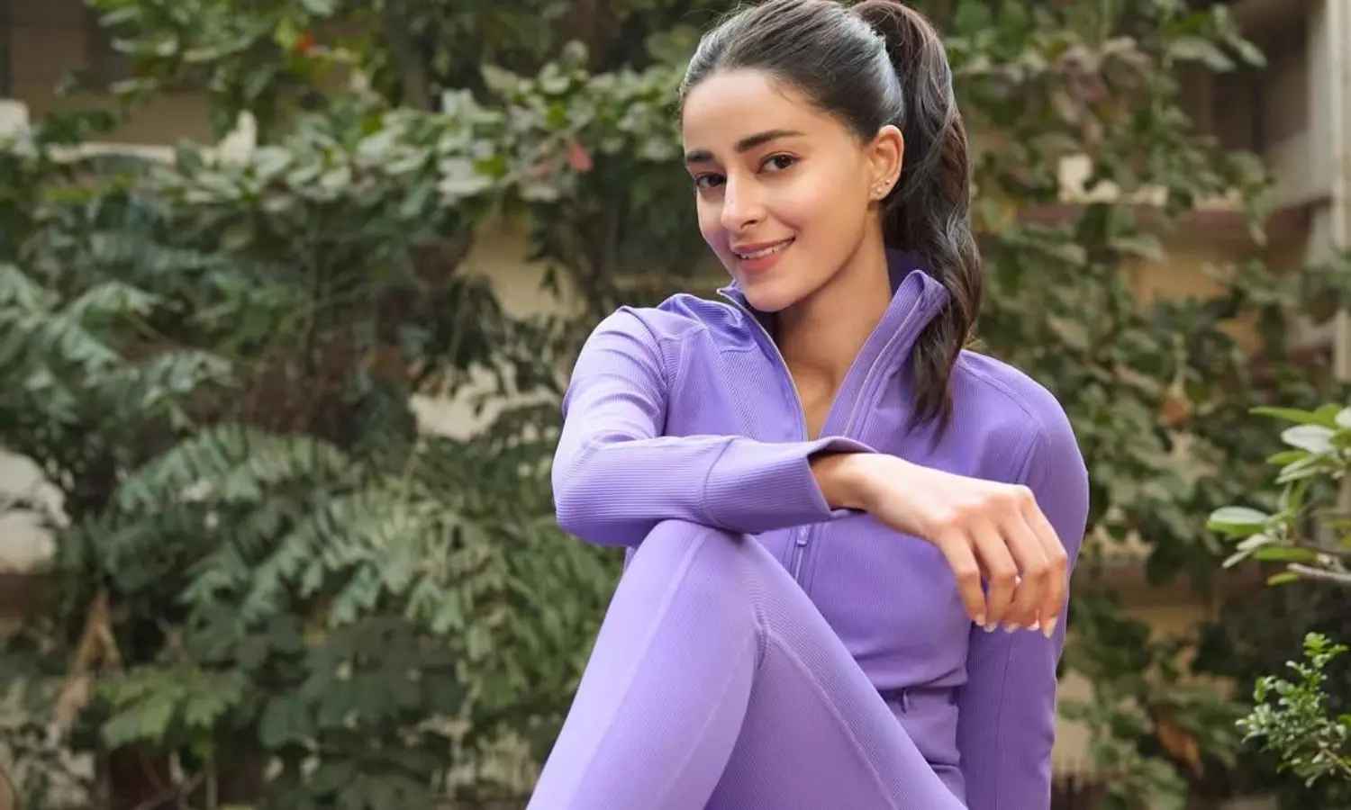 పిట్ట గోడ ఎక్కిన మ‌స్త్ మ‌స్త్ జ‌వానీ