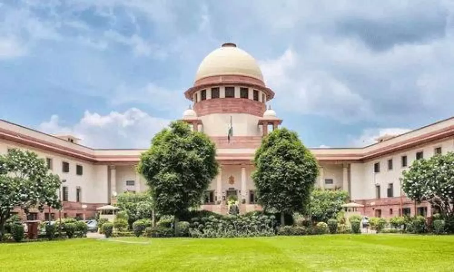 ఓటీటీ, సోషల్ మీడియాలో  అశ్లీల కంటెంట్.. కేంద్రాన్ని సూటిగా కోరిన సుప్రీంకోర్టు