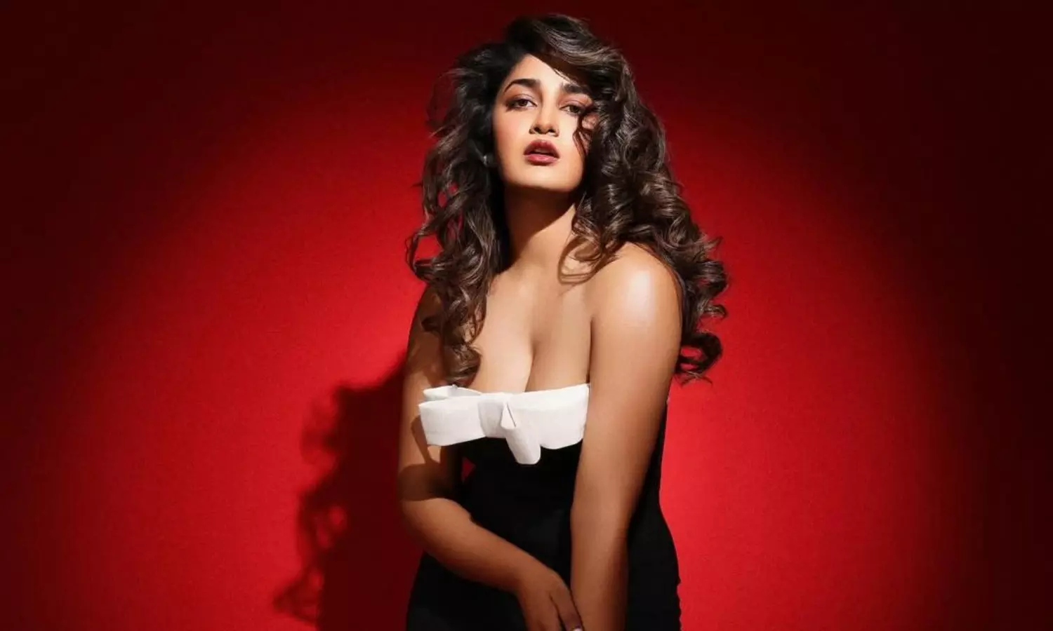 పిక్టాక్ : ఖిలాడీ బ్యూటీ గ్లామర్ షో పిక్టాక్ : ఖిలాడీ బ్యూటీ గ్లామర్ షో