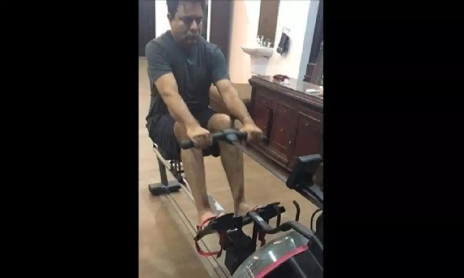 కేటీఆర్‌కు వెన్నుపూస గాయం.. హైకోర్టులో ఊరట