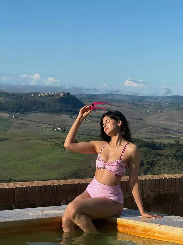 Sakshi Malik: Radiating Confidence in a Bikini Sakshi Malik: Radiating Confidence in a Bikini