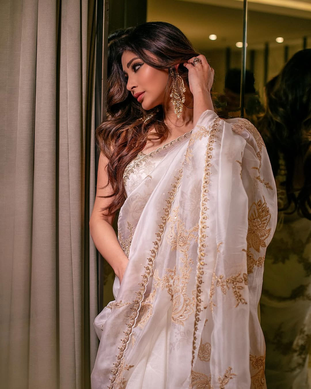 Mouni Roy Looks Like a Dream in a Saree Mouni Roy Looks Like a Dream in a Saree