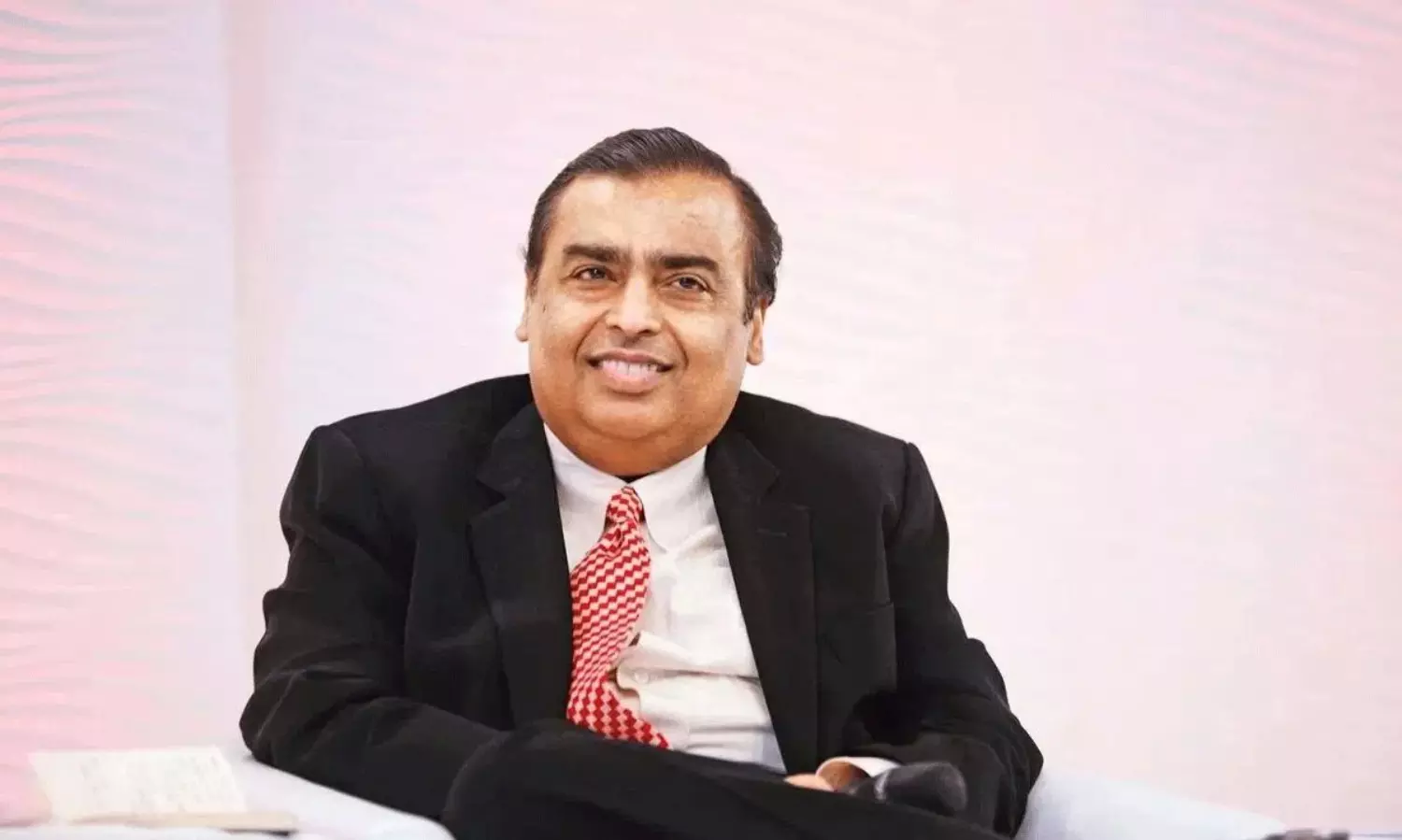 9 మందితో 1BHKలో నివశించిన అంబానీ? 9 మందితో 1BHKలో నివశించిన అంబానీ?