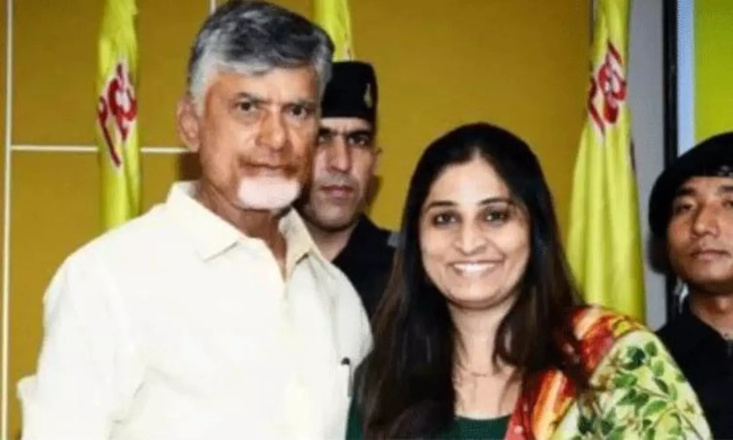 సోషల్ మీడియా దెబ్బతో టీడీపీ మహిళా నేత ఔట్ సోషల్ మీడియా దెబ్బతో టీడీపీ మహిళా నేత ఔట్