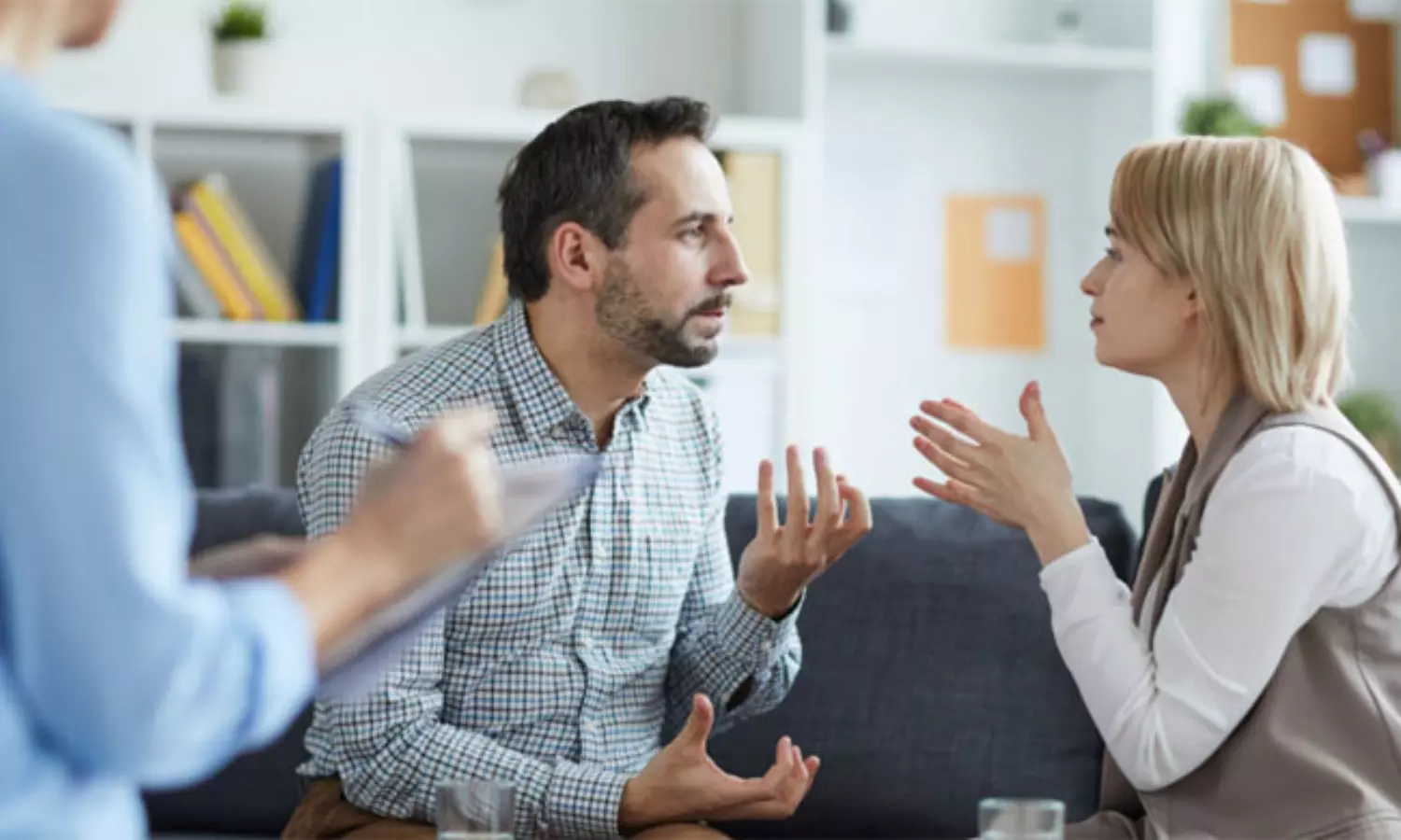 భర్త ల్యాప్టాప్లో షాకింగ్ నిజం.. 8 ఏళ్ల సీక్రెట్.. 5 ఏళ్ల పెళ్లి బంధం బూడిద! భర్త ల్యాప్టాప్లో షాకింగ్ నిజం.. 8 ఏళ్ల సీక్రెట్.. 5 ఏళ్ల పెళ్లి బంధం బూడిద!