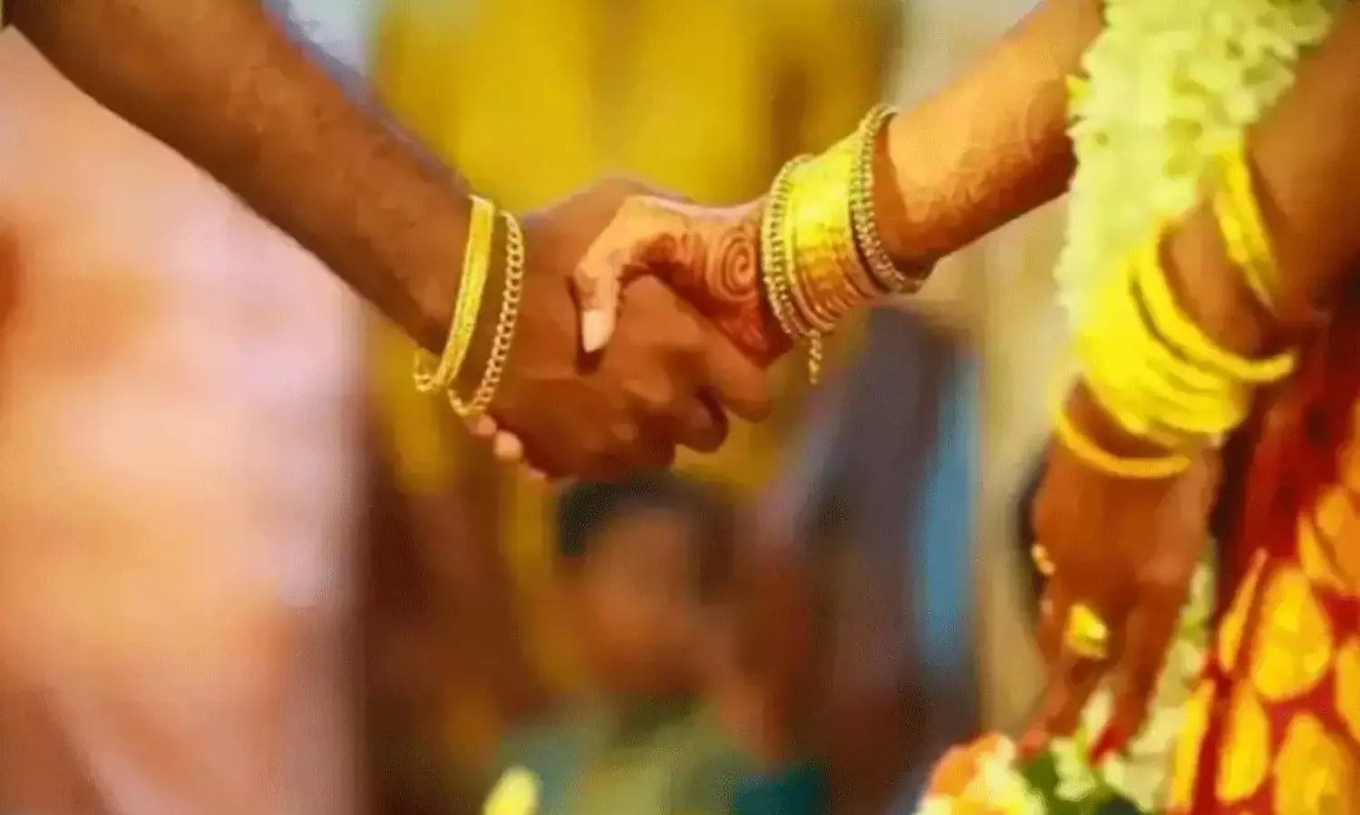 UP Woman Elopes with Lover Five Months After Marriage