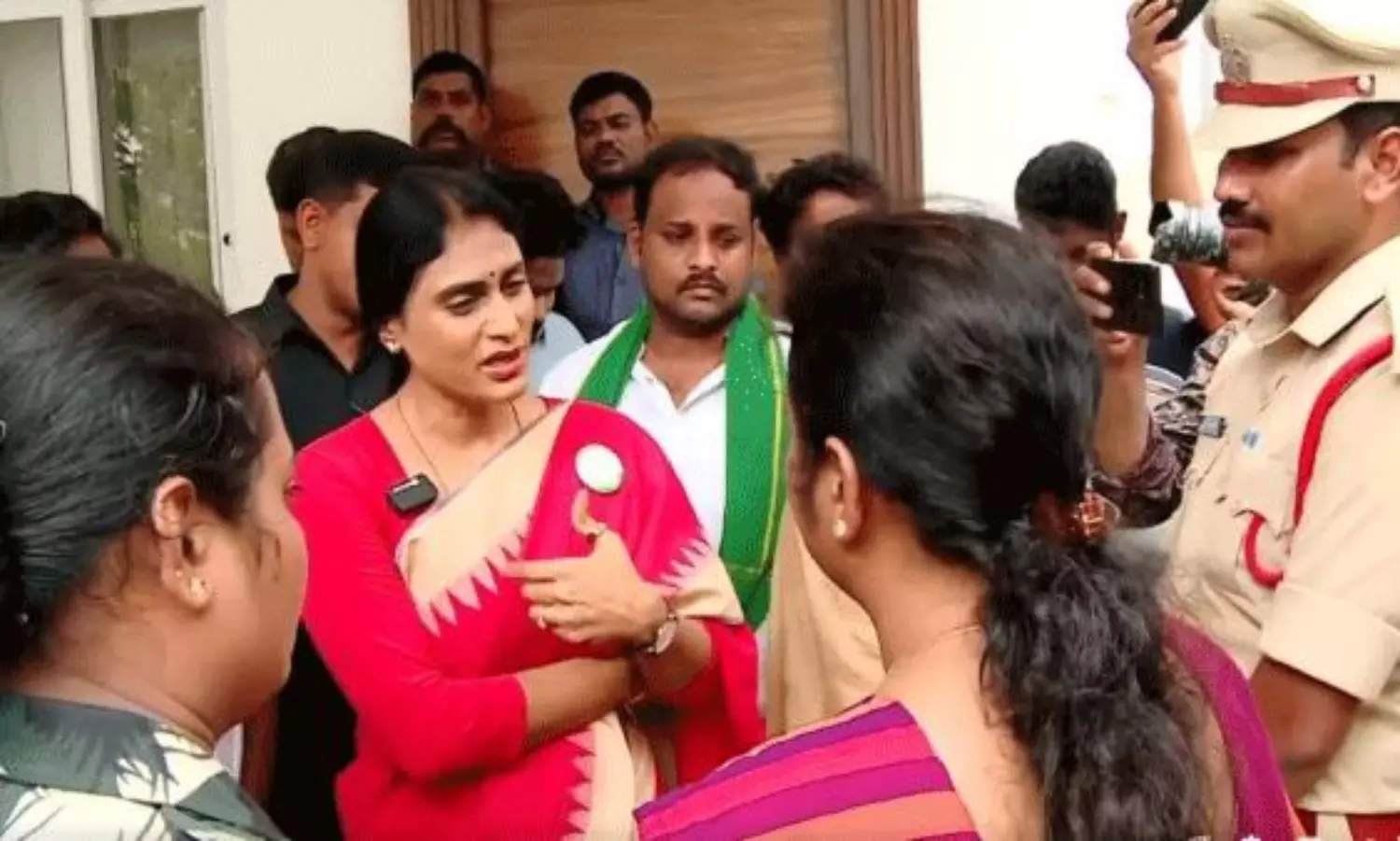 ష‌ర్మిల హౌస్ అరెస్ట్‌.. ఏం జ‌రిగింది?