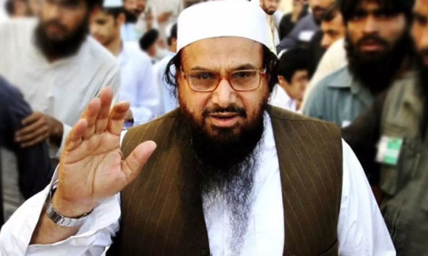 మోస్ట్ వాంటెడ్ ఉగ్రవాదికి పాక్ భద్రత...అడ్డంగా దొరికిందిగా !