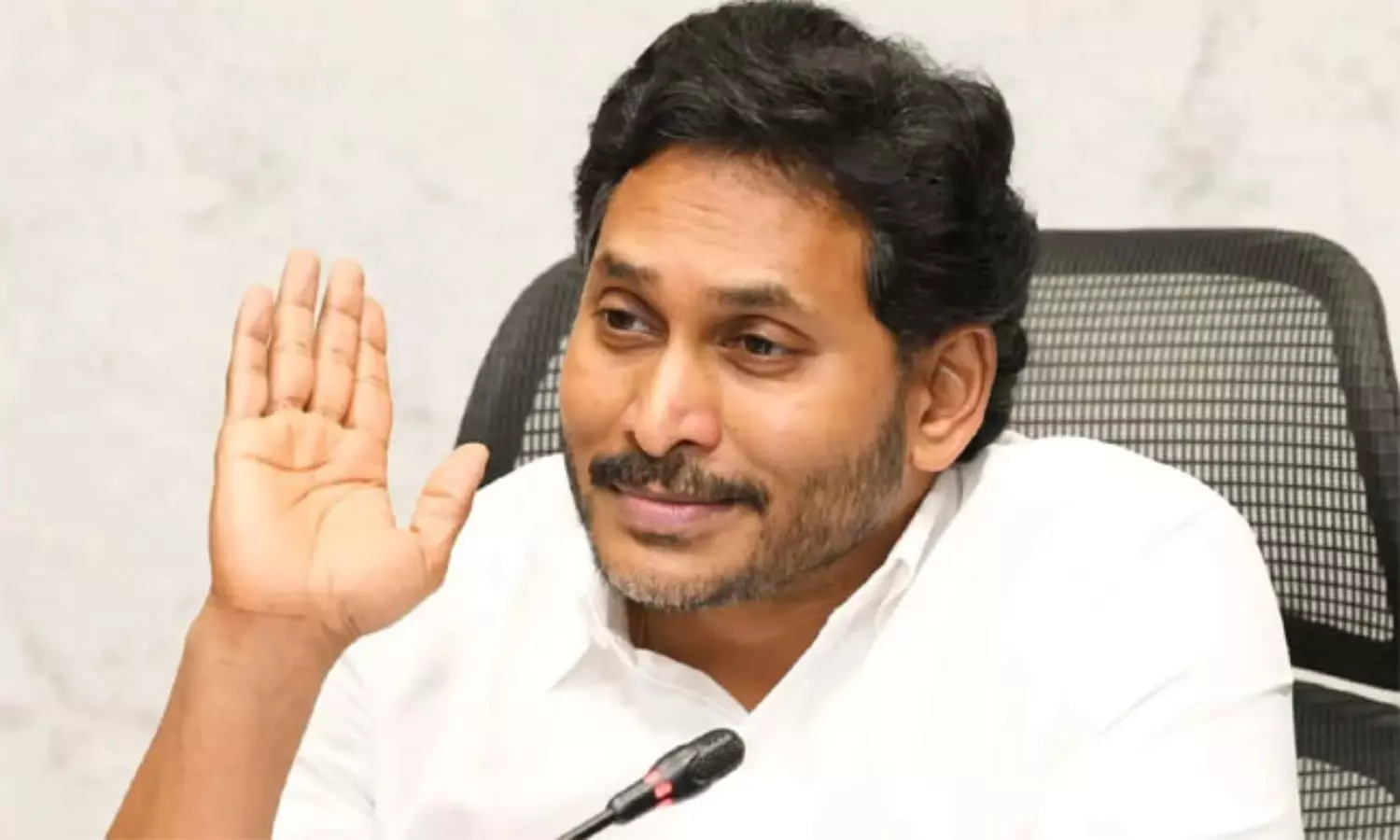 జగన్ ఆఫర్ ఇస్తున్నా తీసుకునేవారు ఎంతమంది ? జగన్ ఆఫర్ ఇస్తున్నా తీసుకునేవారు ఎంతమంది ?