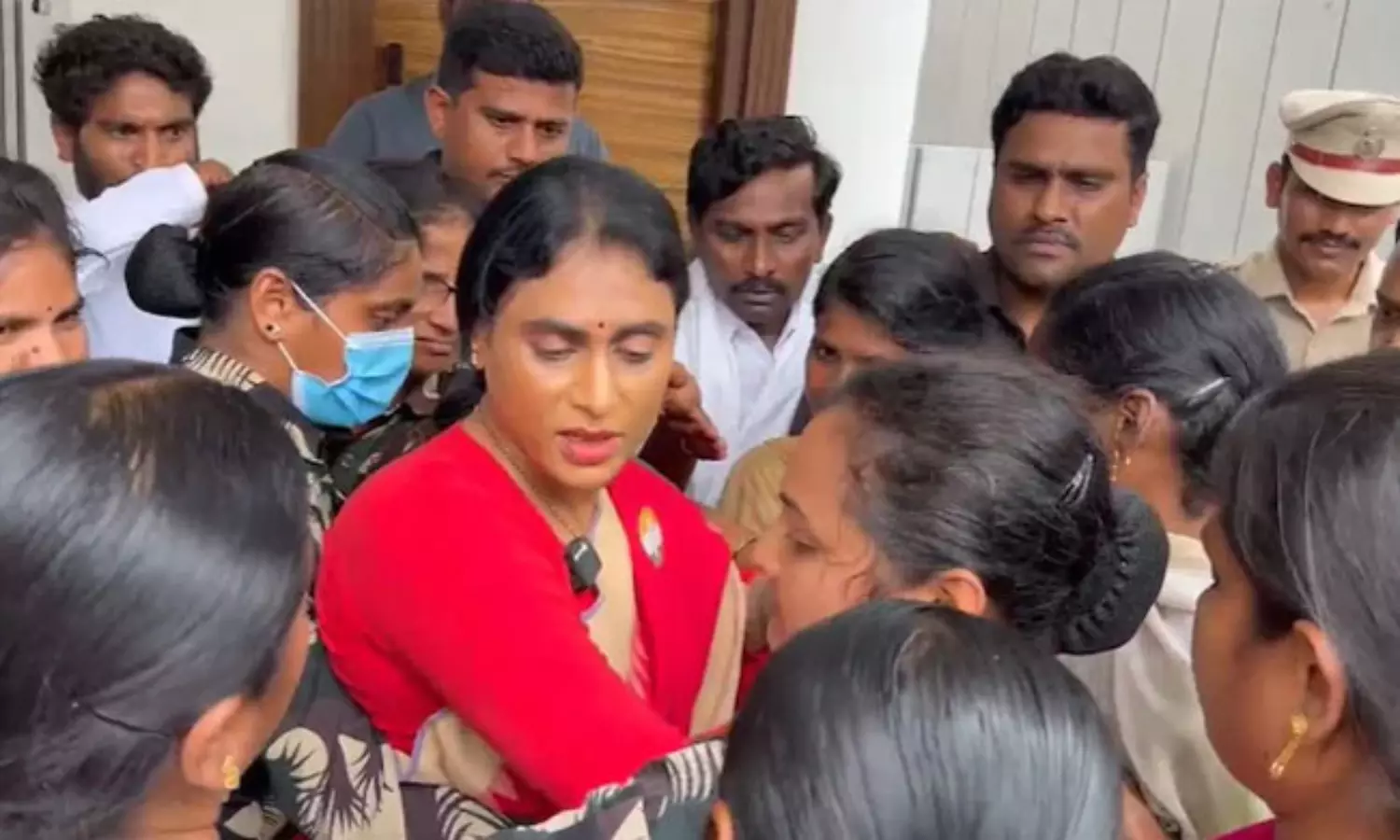 మోడీ వ‌స్తున్న‌ప్పుడే.. అమ‌రావ‌తిపై రిసెర్చా:  ష‌ర్మిల‌పై నెటిజ‌న్ల కామెంట్స్‌