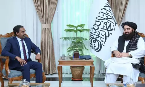 పాక్  పక్కలో బల్లెంతో భారత్  కరచాలనం!