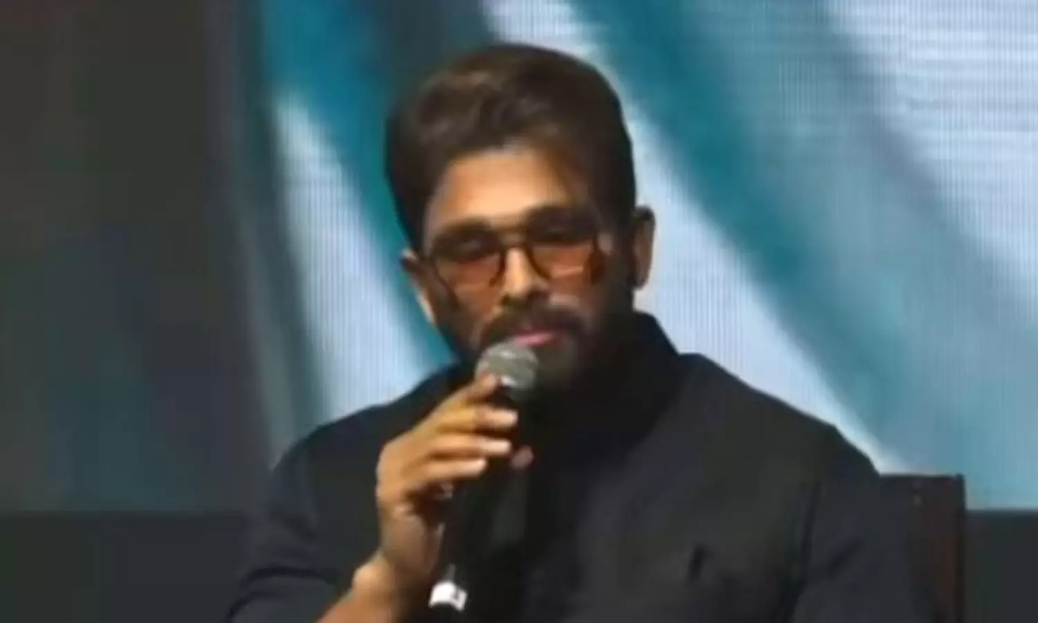 మెగాస్టార్ గురించి బన్నీ ఏమన్నాడంటే..? మెగాస్టార్ గురించి బన్నీ ఏమన్నాడంటే..?