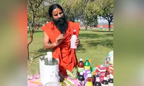 సొంత ప్రపంచంలో జీవిస్తున్నారు.. రాందేవ్  బాబాపై హైకోర్టు సీరియస్!