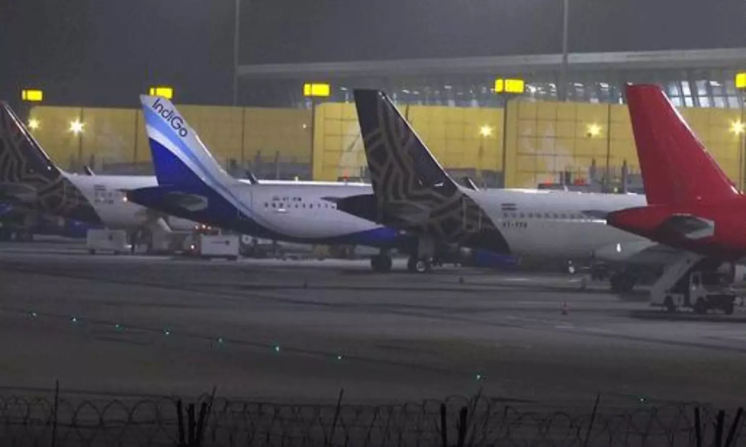 Delhi’s Unexpected Downpour Disrupts Flights, Traffic