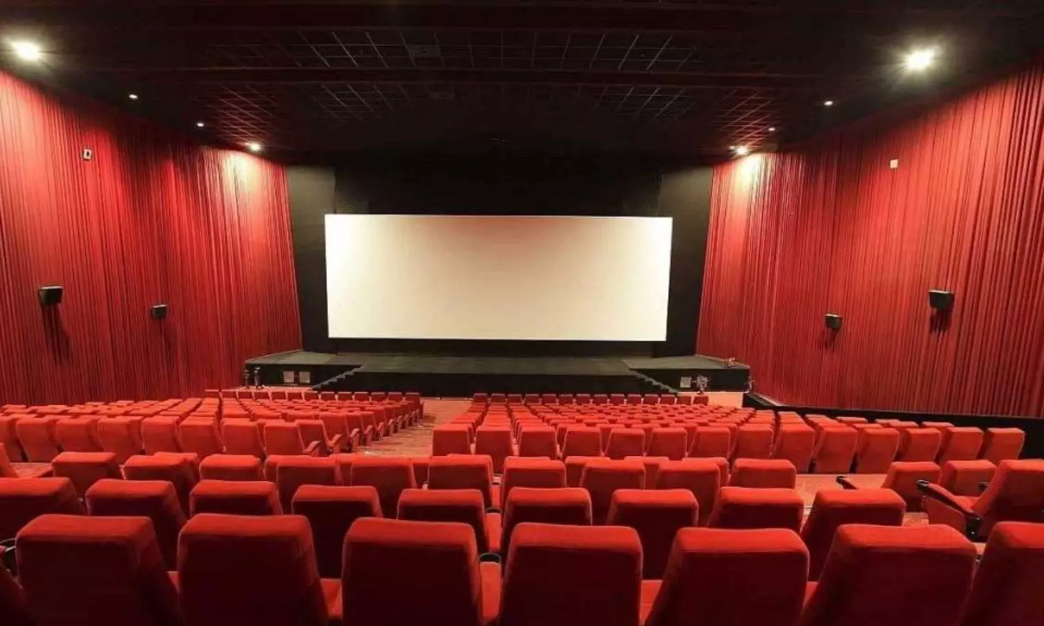 ఇకపై 100కే టికెట్ అమ్మే థియేటర్లు? ఇకపై 100కే టికెట్ అమ్మే థియేటర్లు?