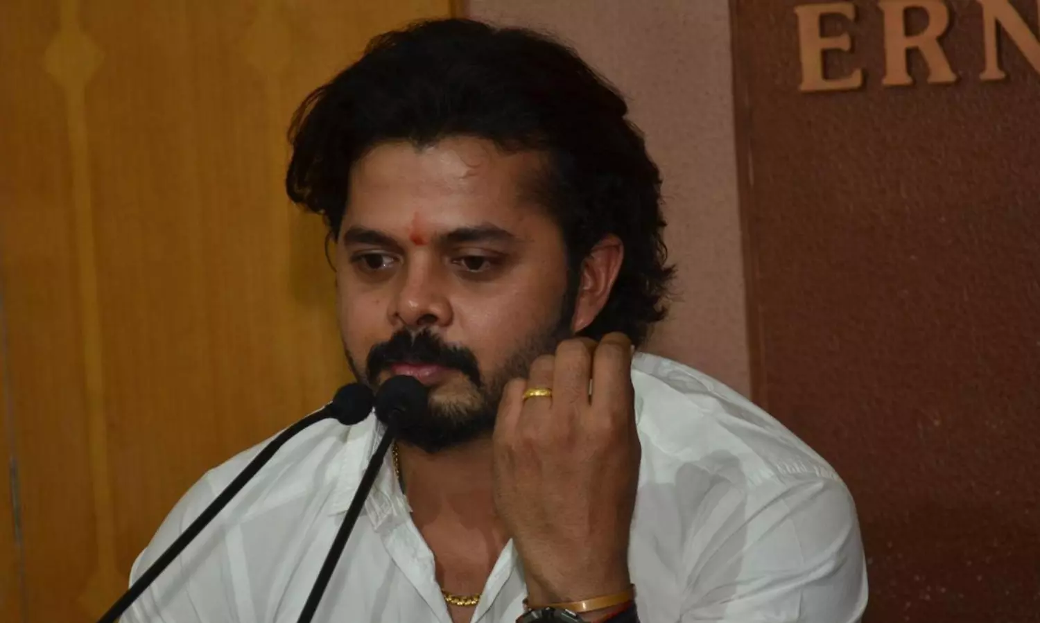 వివాదాస్పద క్రికెటర్ పై మూడు సంవత్సరాల బ్యాన్.. ఇది రెండోసారి