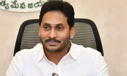 వారిని తిట్టొద్దు సార్.. జగన్ కు ఓ అమూల్య సలహా!