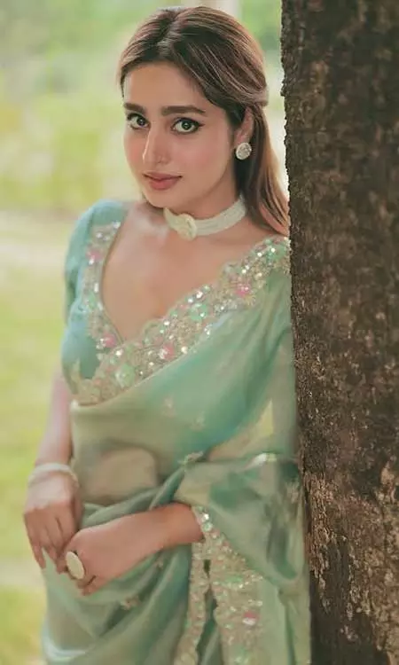 Ayesha Khan Looks Like a Dream in Her New Post