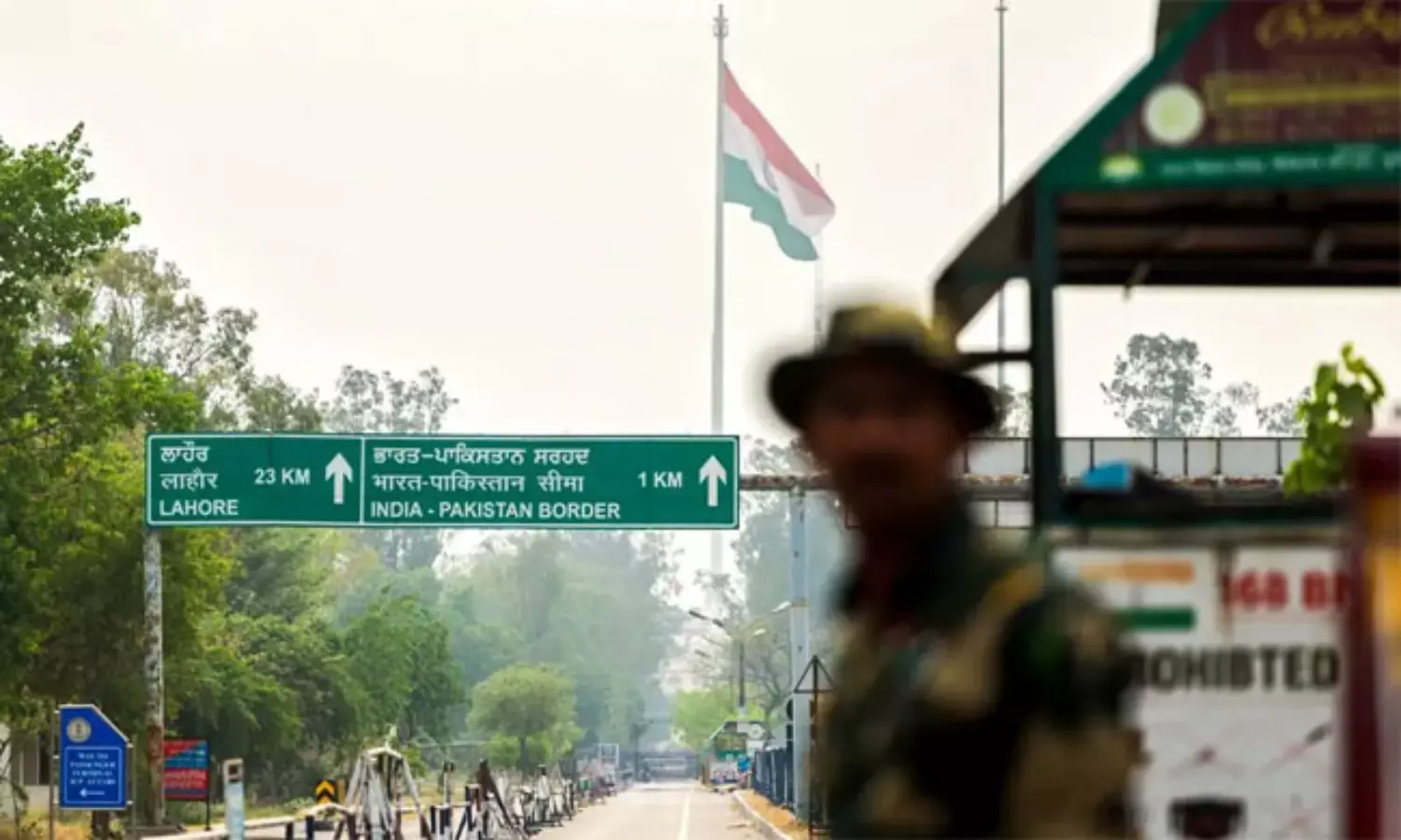 పాక్కు దిమ్మతిరిగే షాక్.. దిగుమతులపై భారత్ పూర్తి నిషేధం! పాక్కు దిమ్మతిరిగే షాక్.. దిగుమతులపై భారత్ పూర్తి నిషేధం!