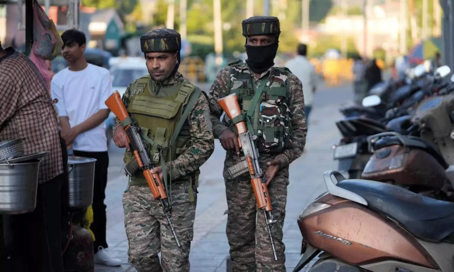 Pakistan Prepares for a Possible Indian Strike Pakistan Prepares for a Possible Indian Strike