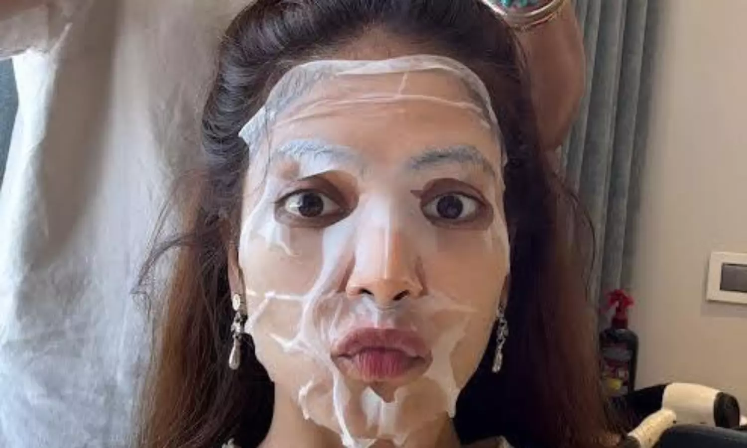 పిక్టాక్ : అందంగా కనిపించడం ఇంత కష్టం! పిక్టాక్ : అందంగా కనిపించడం ఇంత కష్టం!