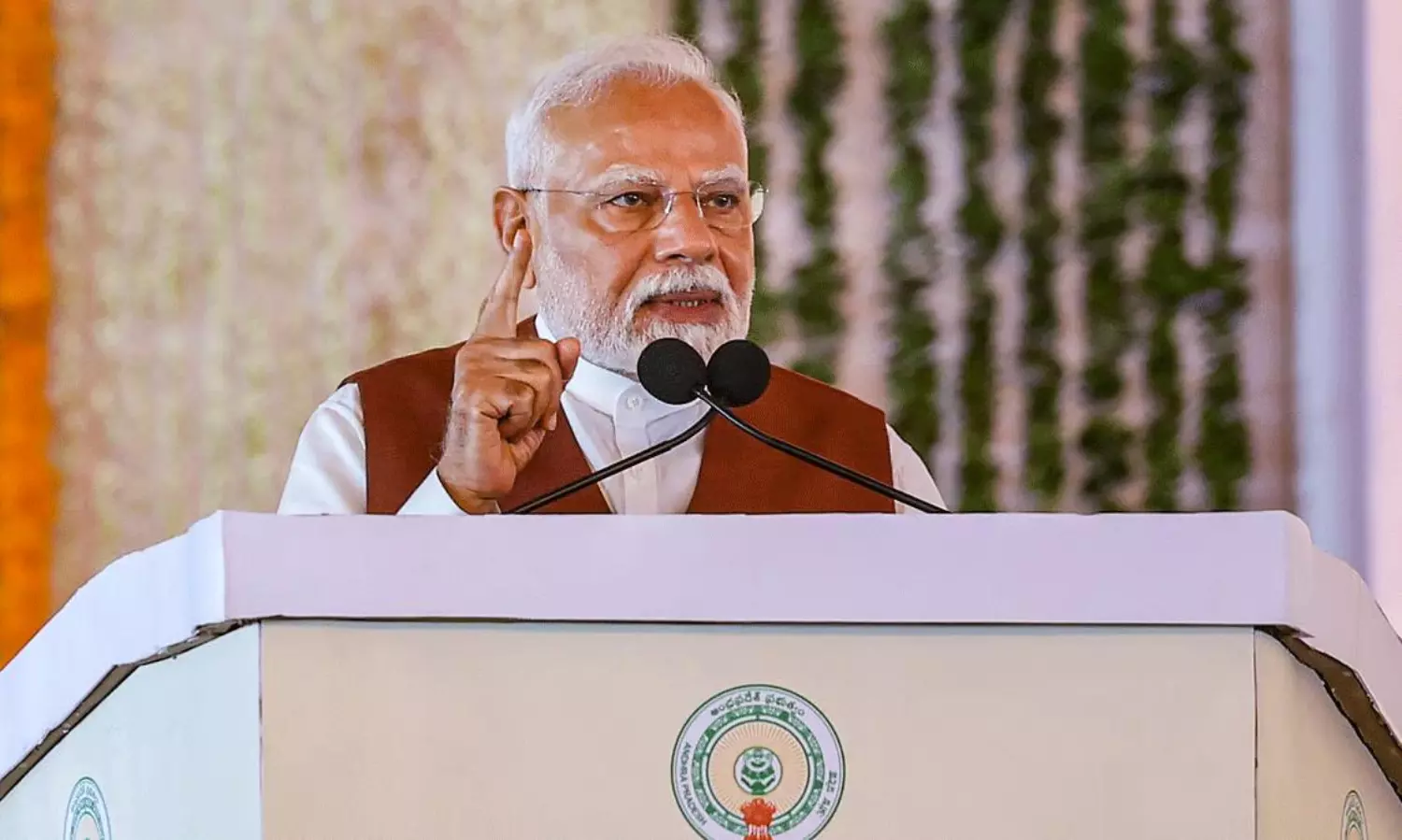 మోడీ అభిమానం...ఎన్టీఆర్ కి అరుదైన గౌరవం