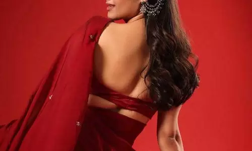 Bhagyashri Borse painting the town red