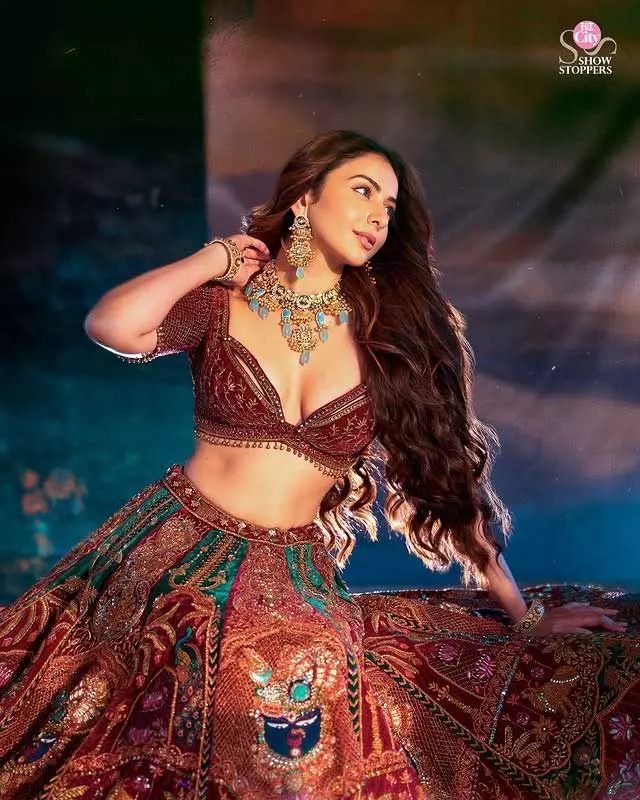 Rakul Preet Singh Excludes Royal Beauty with a Veena