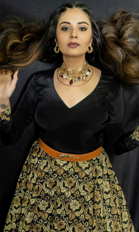 Sreemukhi’s Ethnic Look with a Fierce Twist Is a Total Win