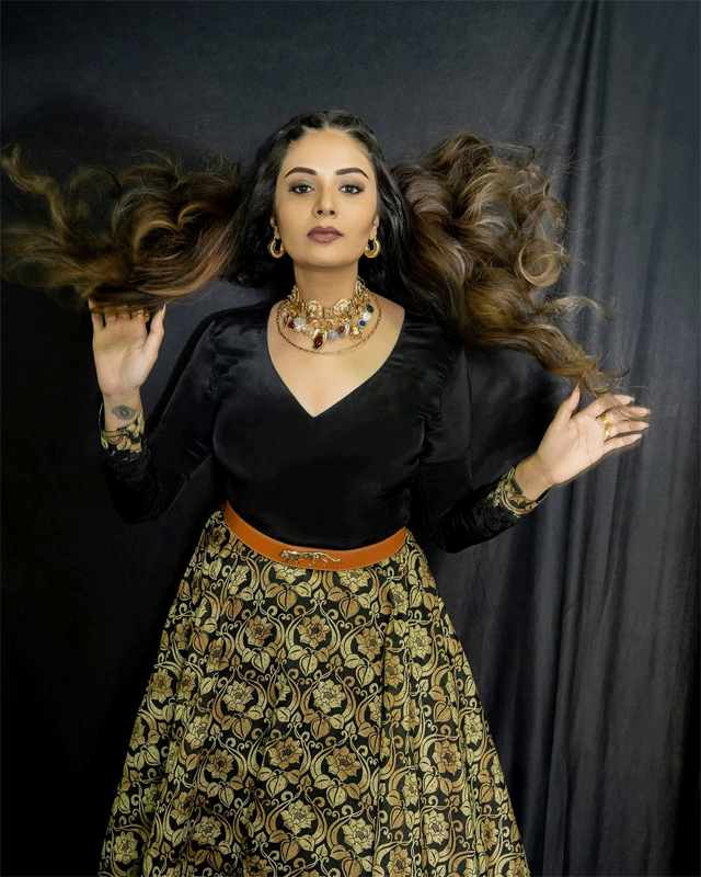 Sreemukhi’s Ethnic Look with a Fierce Twist Is a Total Win Sreemukhi’s Ethnic Look with a Fierce Twist Is a Total Win