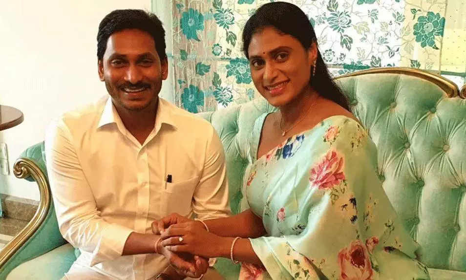 జగన్ కంటే ముందే రంగంలోకి  షర్మిల  !