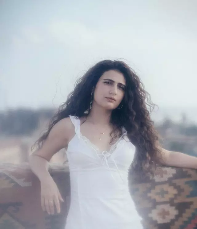 Fatima Sana Shaikh Drops a Teasing Post and Fans Can’t Stop Looking Back!